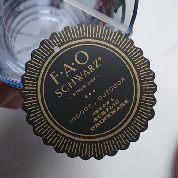 FAO Schwartz Nutcracker, set of 4 Cups + 4 Dessert Plates in Melamine - Picture 3 of 13